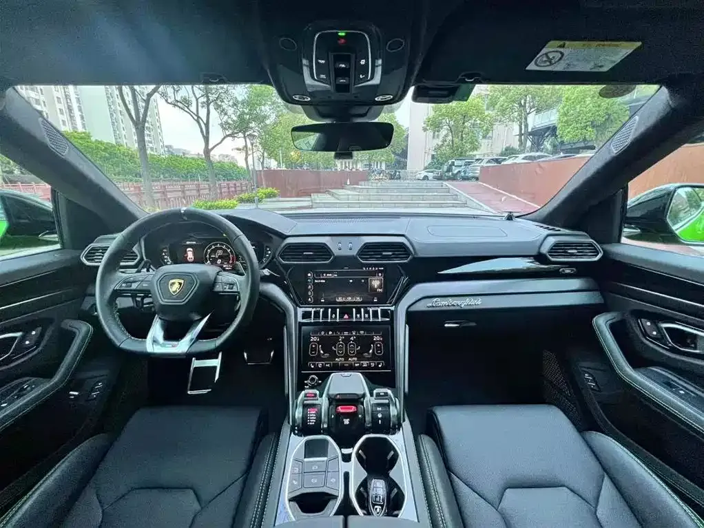 Lamborghini Urus — фото 3