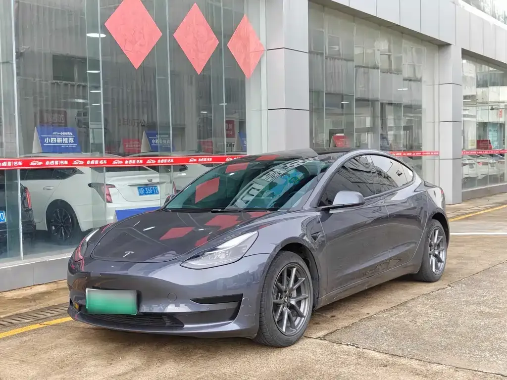 Tesla Model 3 — фото 1