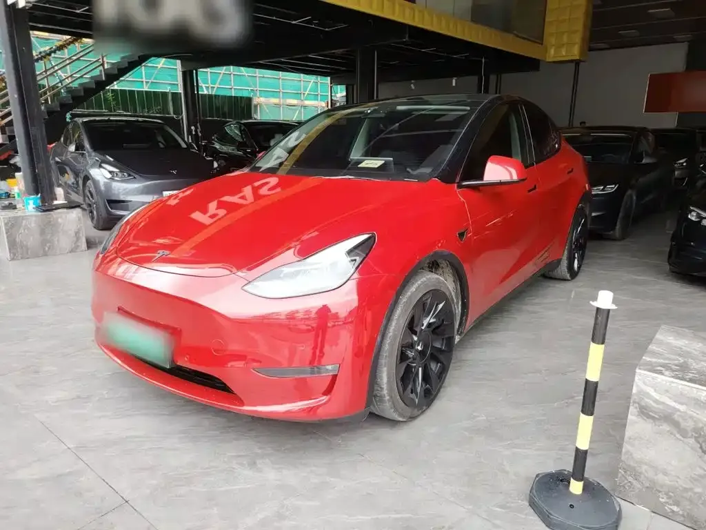 Tesla Model Y — фото 1