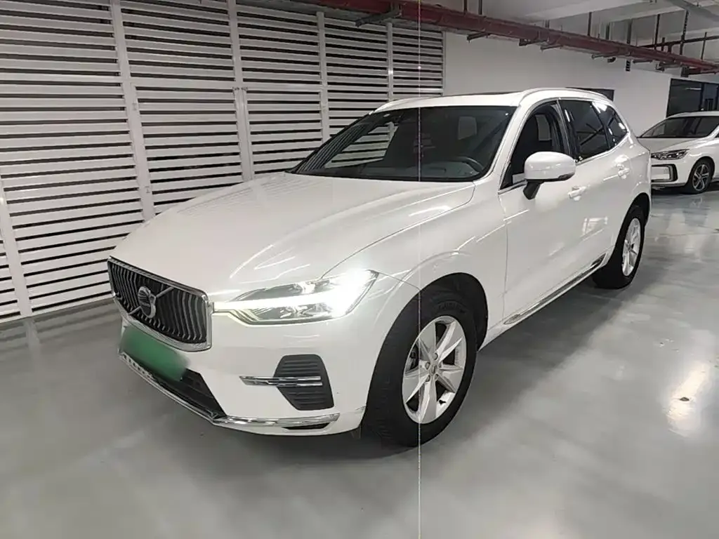 Volvo XC60 — фото 1