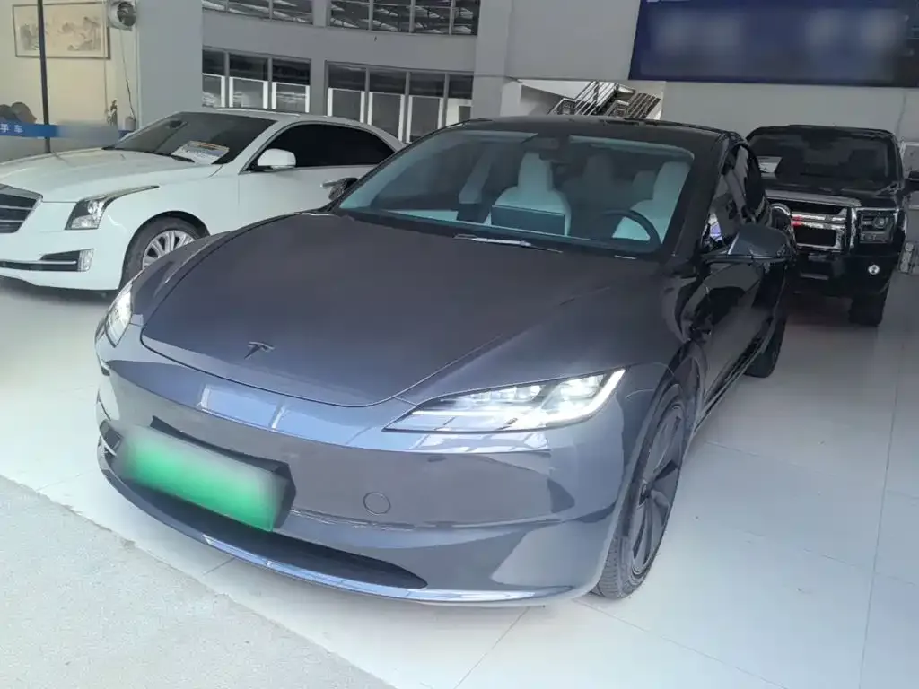 Tesla Model 3 — фото 1