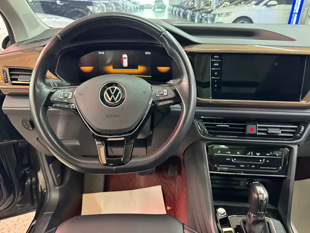 Volkswagen Tharu — фото 2
