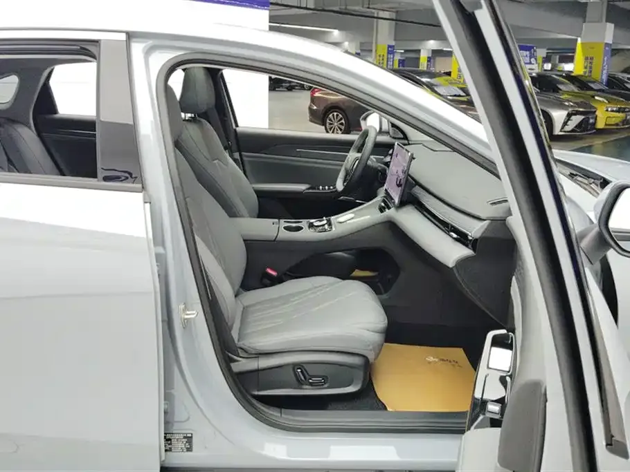Geely Galaxy L6 — фото 9