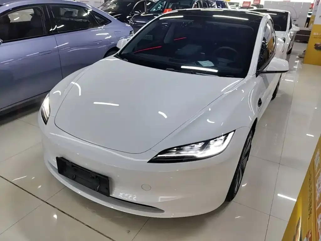 Tesla Model 3 — фото 1