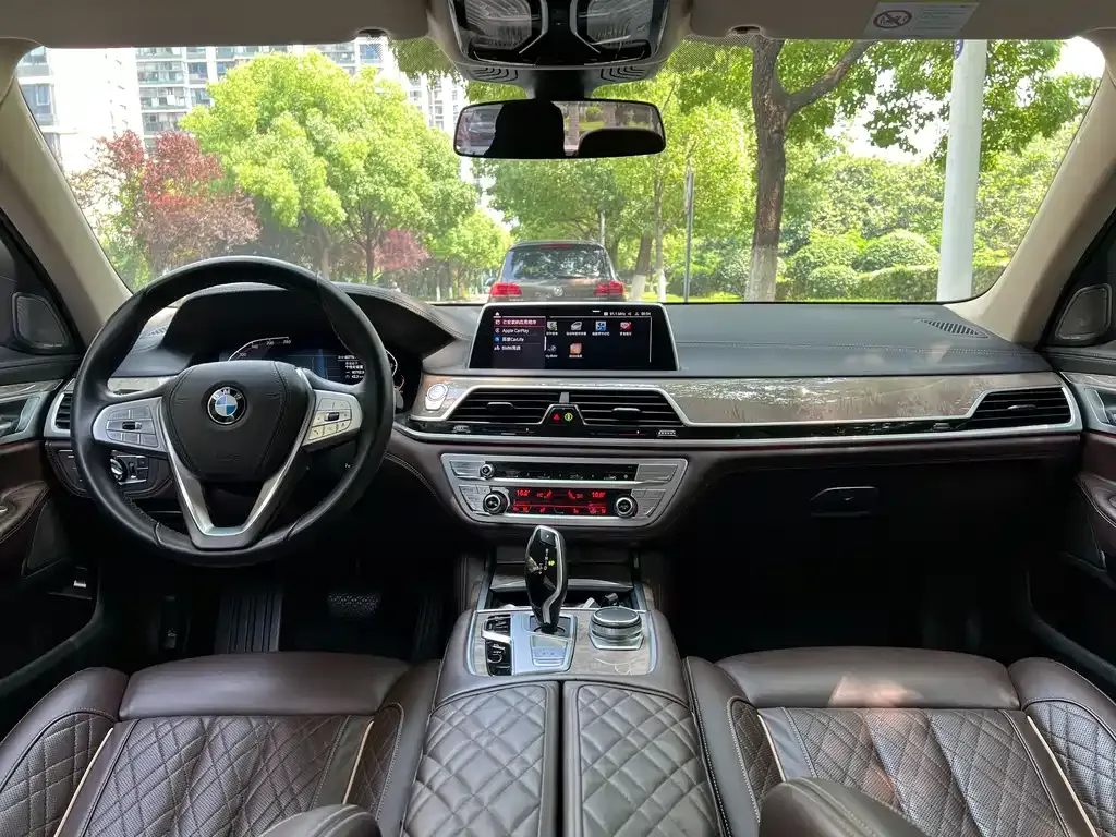 BMW 7 Series — фото 3