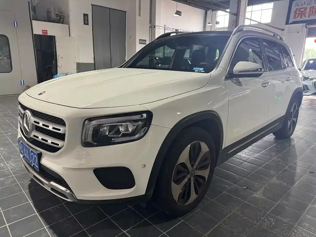 Mercedes-Benz GLB — фото 1