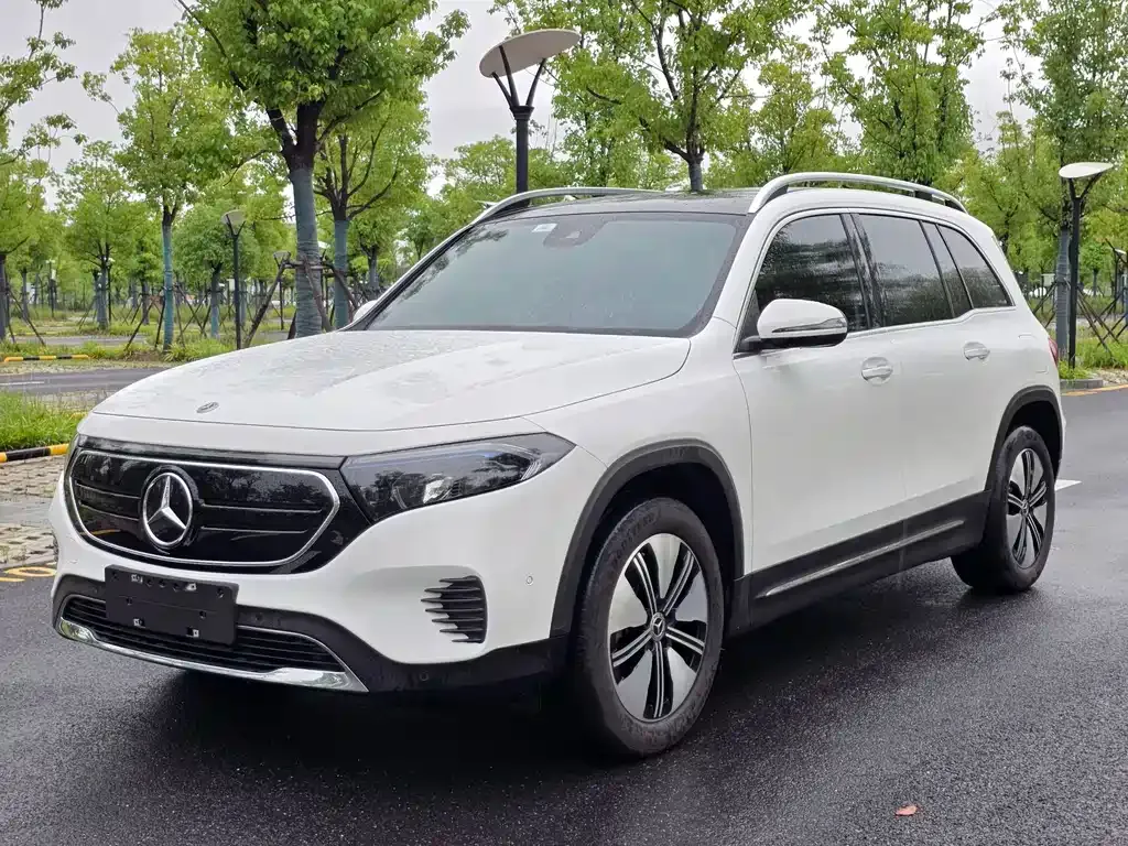 Mercedes-Benz EQB — фото 1