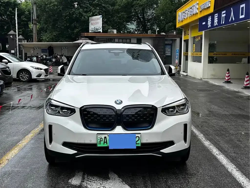 BMW iX3 — фото 1