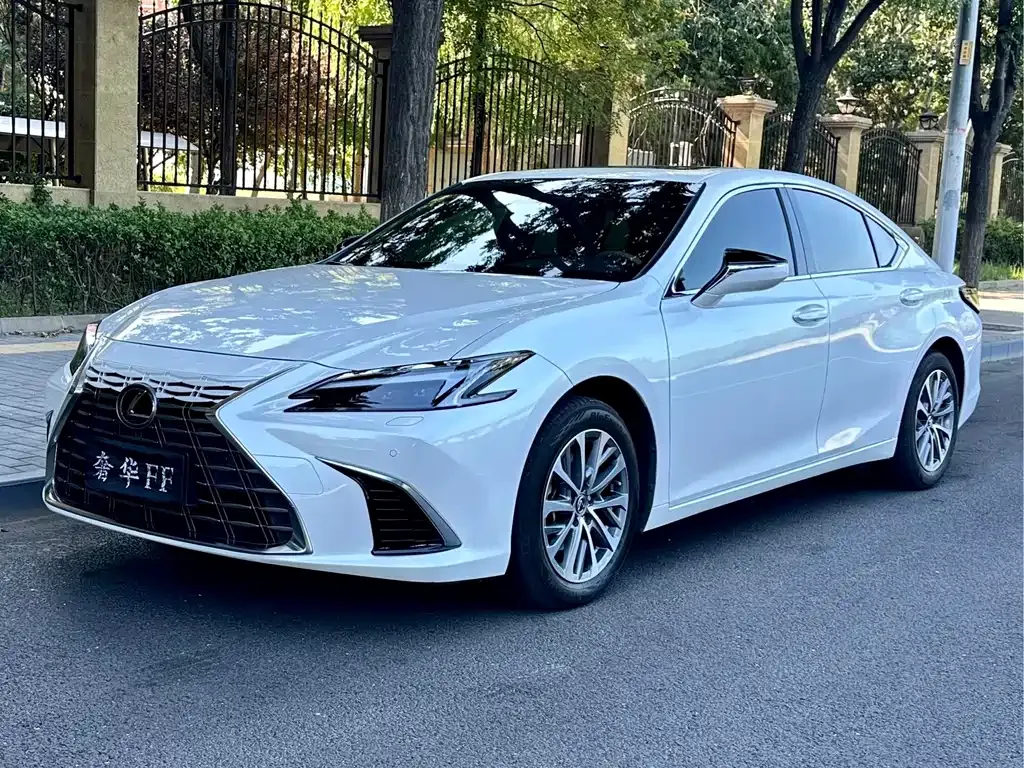 Lexus ES — фото 1