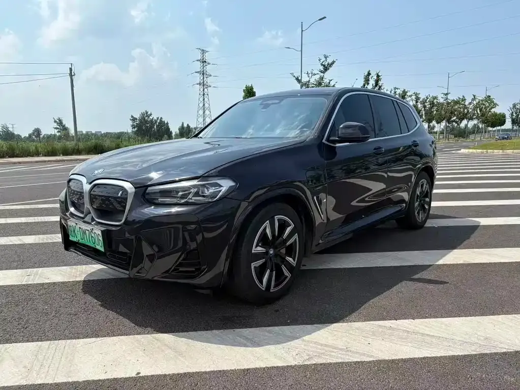 BMW iX3 — фото 1