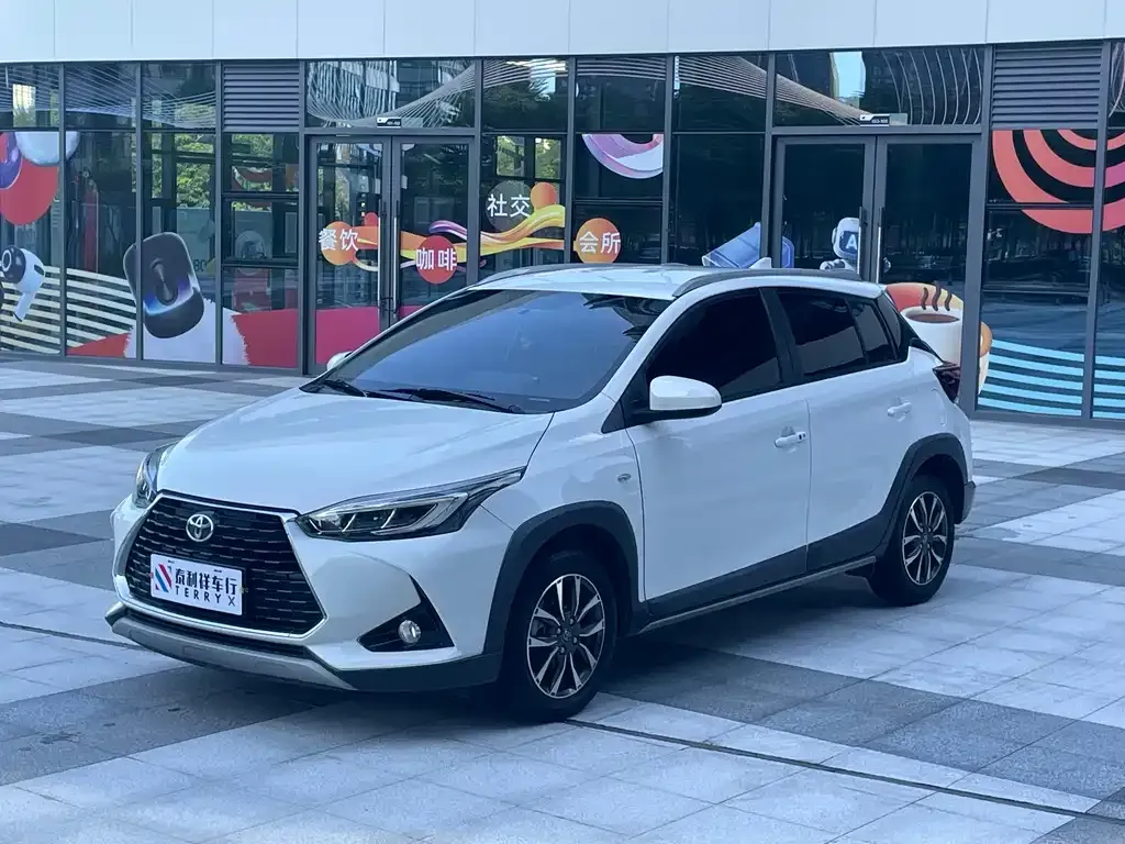 Toyota Yaris L — фото 9