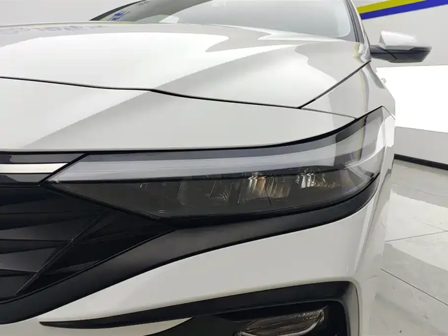 Hyundai Elantra — фото 2