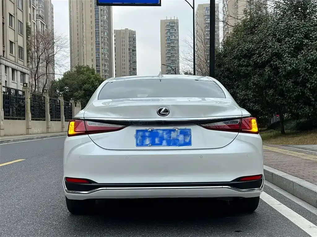 Lexus ES — фото 10