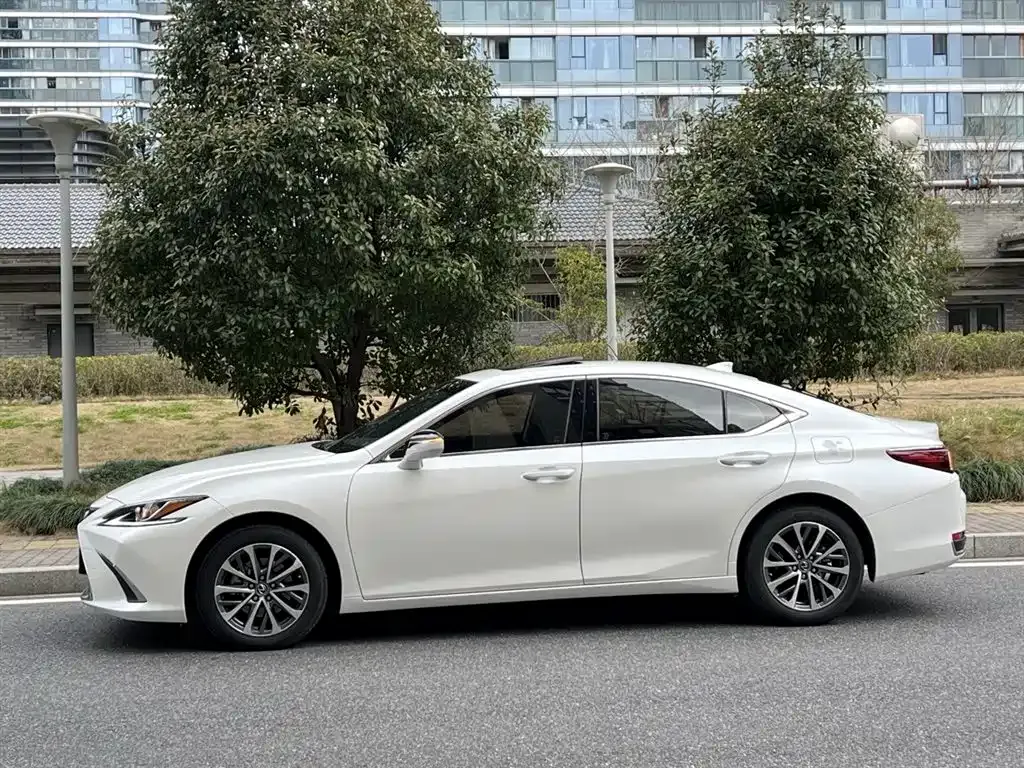 Lexus ES — фото 2