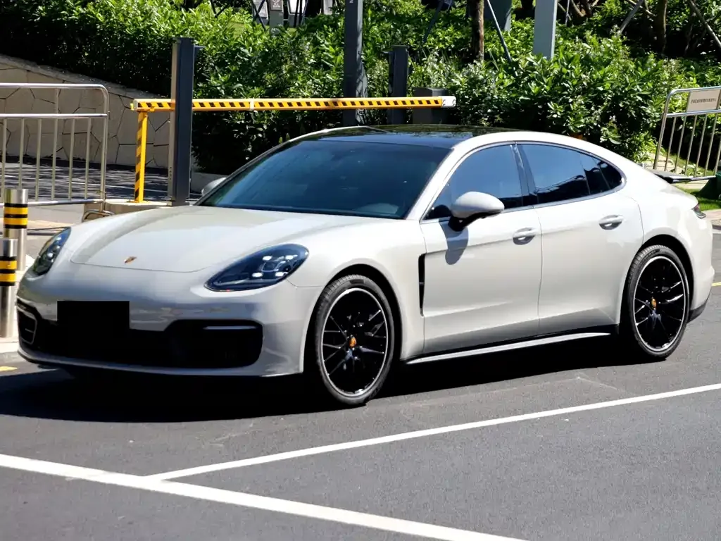 Porsche Panamera — фото 1