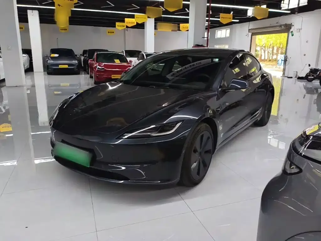 Tesla Model 3 — фото 1