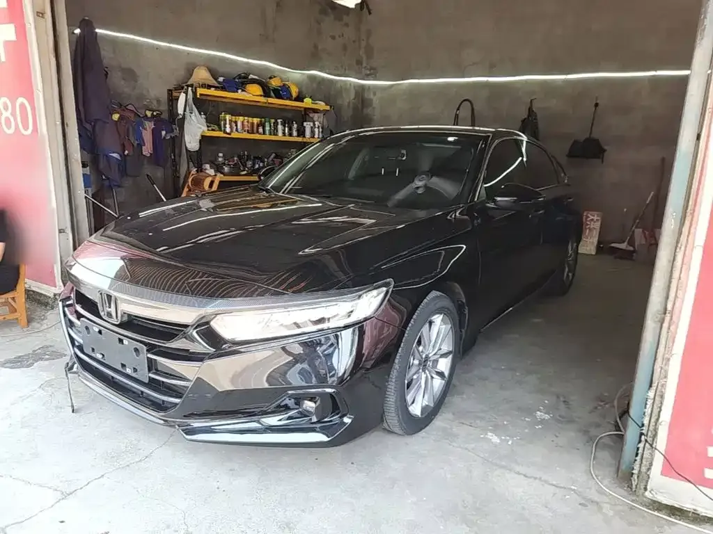 Honda Accord — фото 1