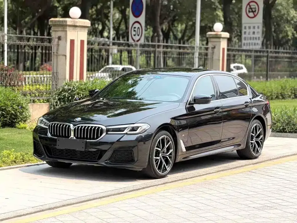 BMW 5 Series — фото 1