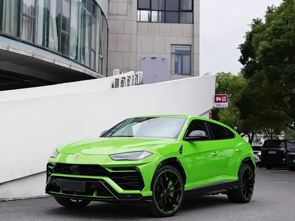 Lamborghini Urus — фото 1