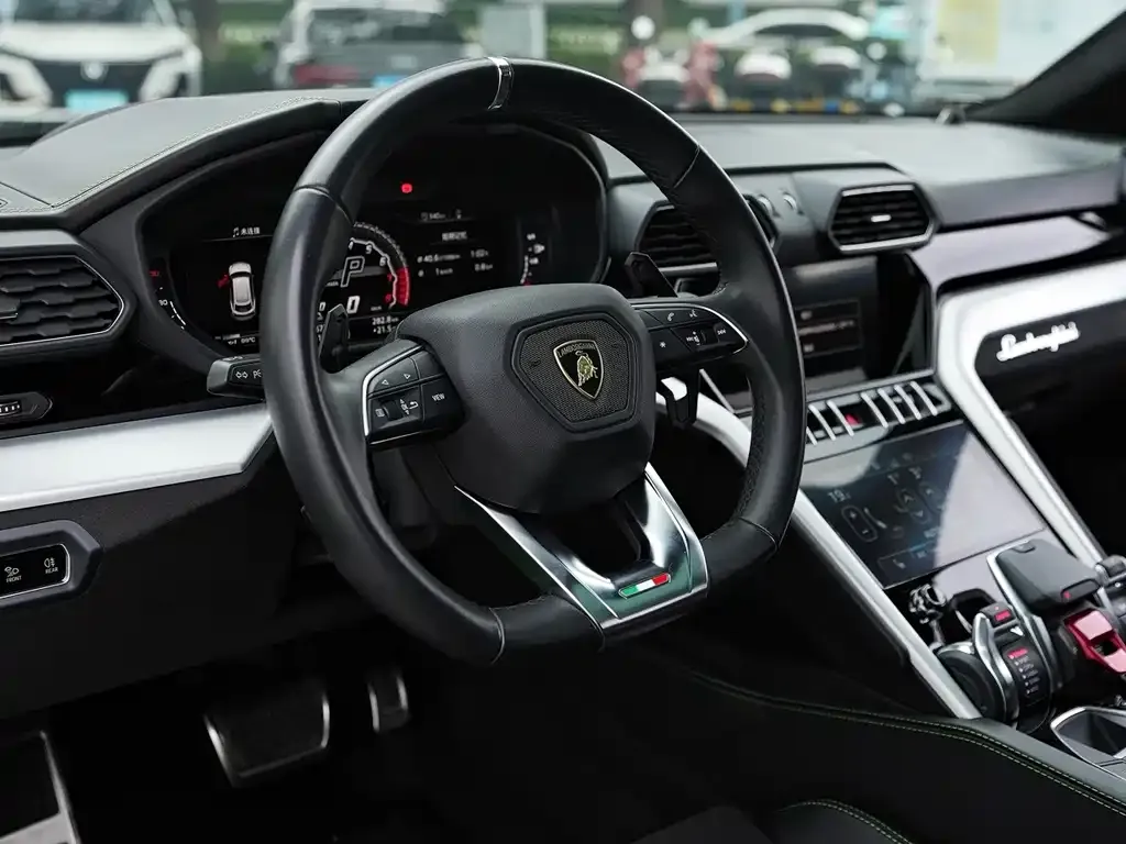 Lamborghini Urus — фото 3