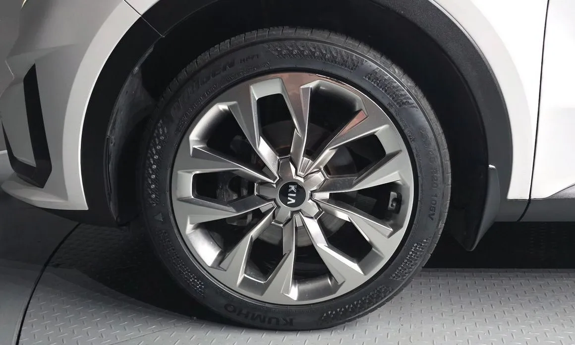 Kia Sorento — фото 8