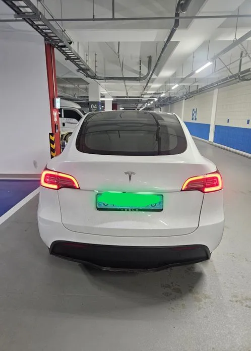 Tesla Model Y — фото 8