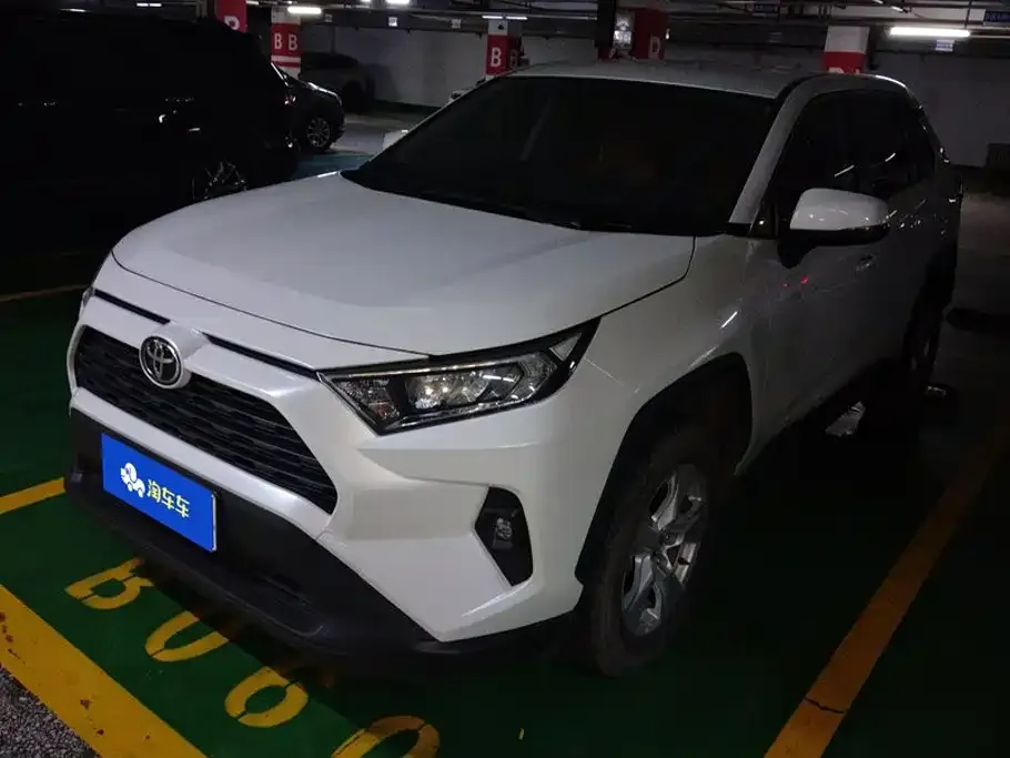 Toyota RAV4 — фото 1