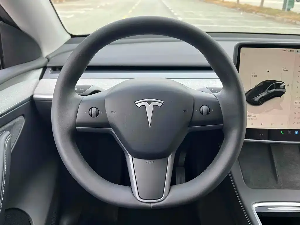 Tesla Model Y — фото 4