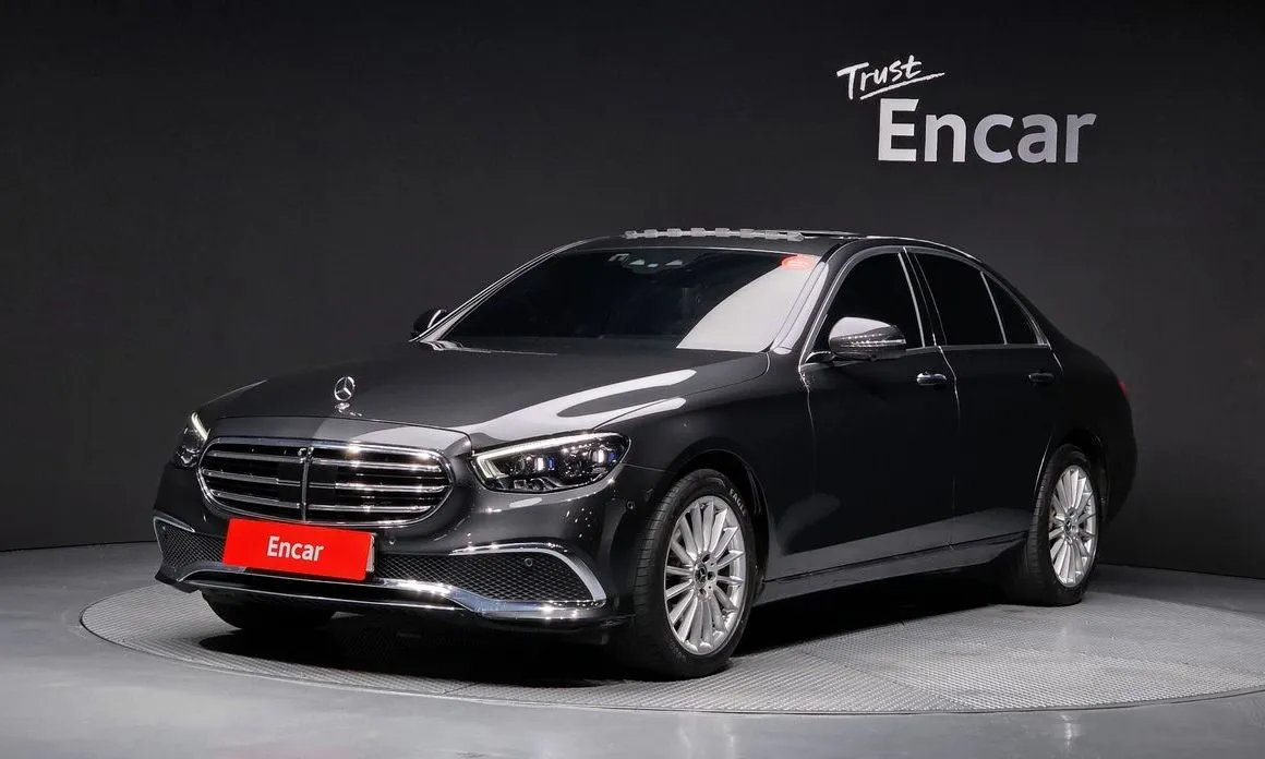 Mercedes-Benz E-Class — фото 1