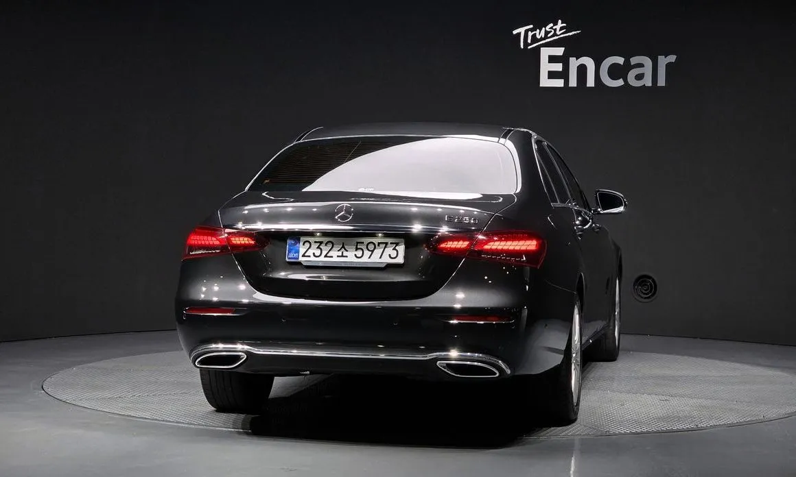 Mercedes-Benz E-Class — фото 3
