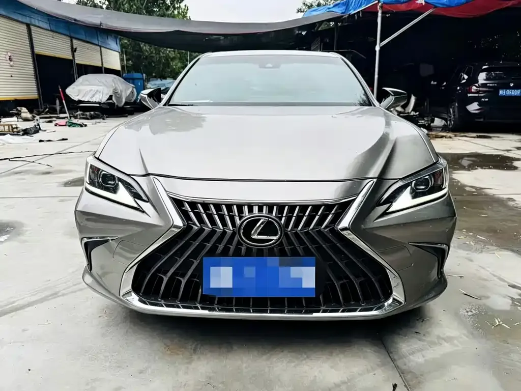 Lexus ES — фото 1