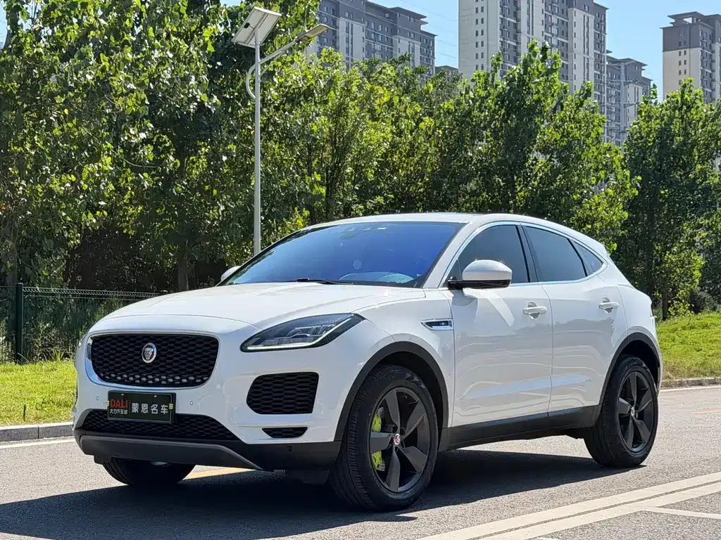 Jaguar E-PACE — фото 1