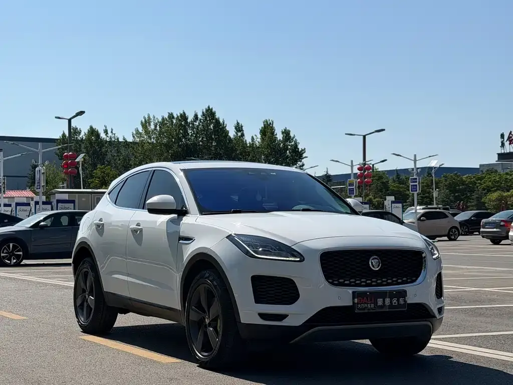 Jaguar E-PACE — фото 2