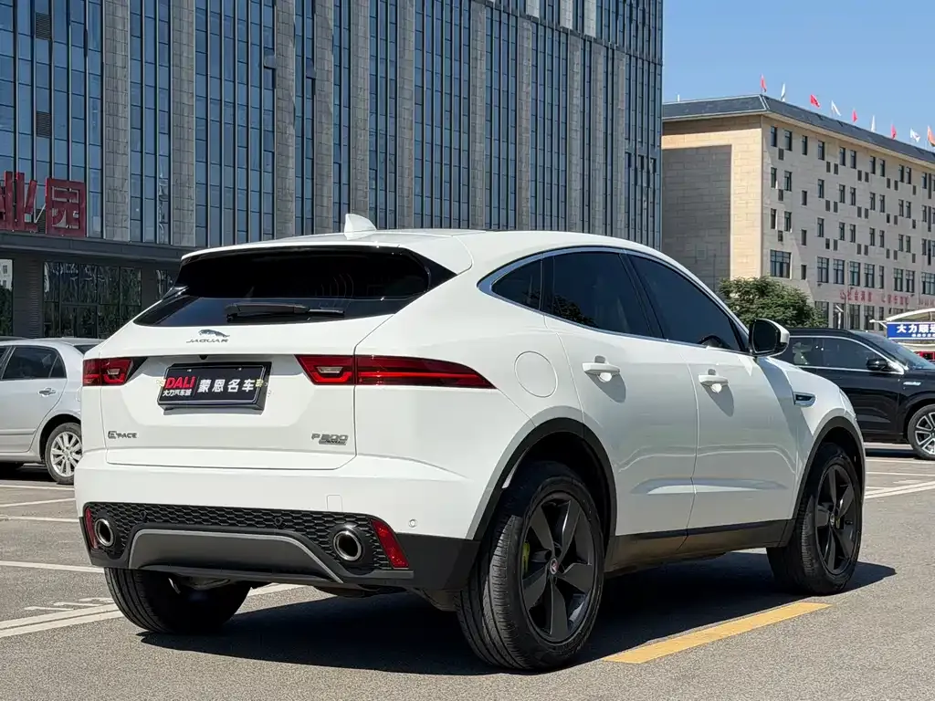 Jaguar E-PACE — фото 5