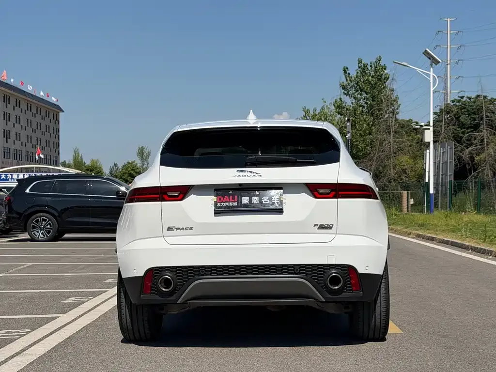 Jaguar E-PACE — фото 3