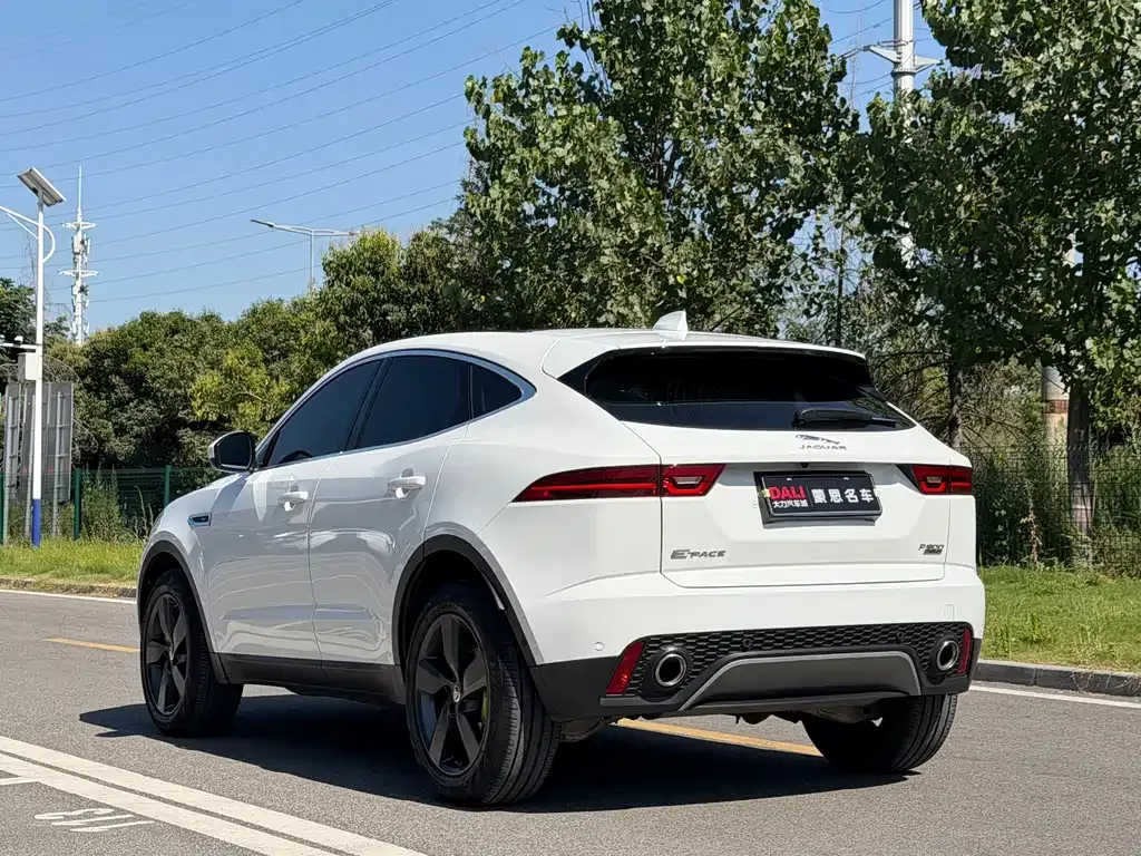 Jaguar E-PACE — фото 9