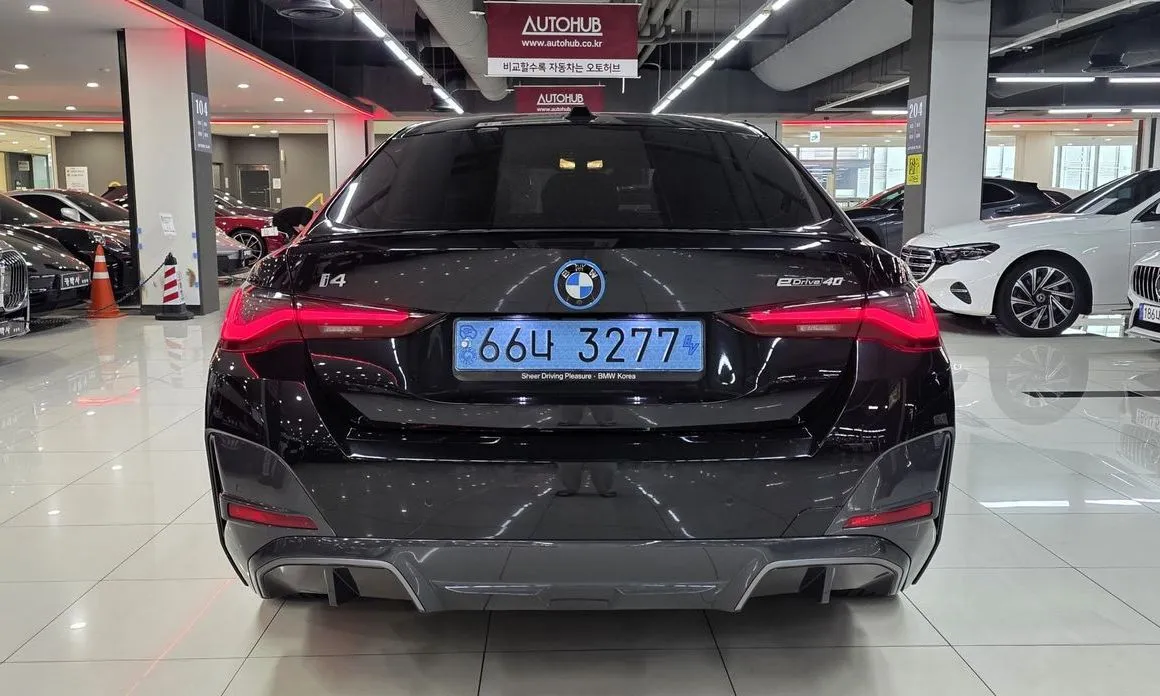 BMW i4 — фото 9