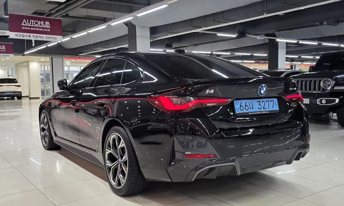 BMW i4 — фото 8
