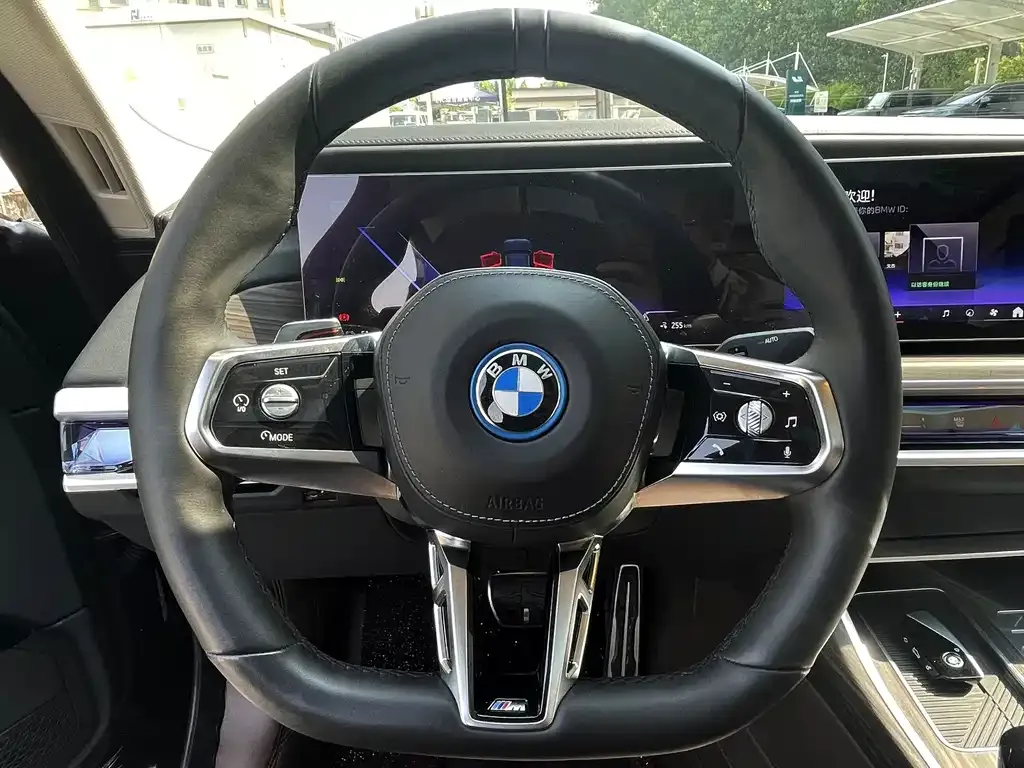 BMW i7 — фото 8