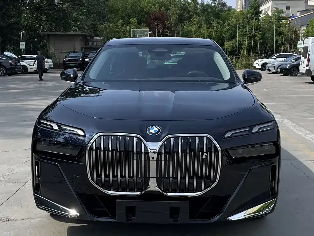 BMW i7 — фото 10
