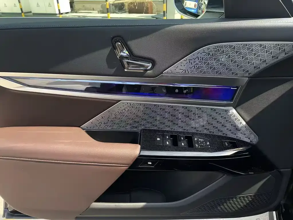 BMW i7 — фото 2
