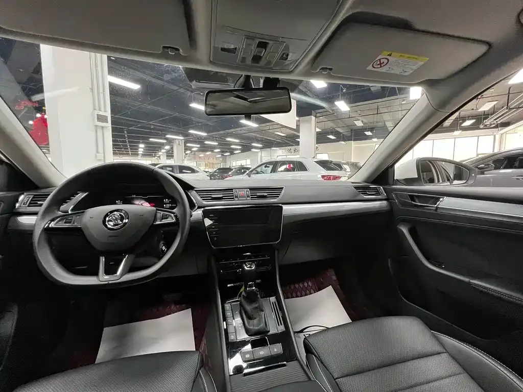 Skoda Superb — фото 4
