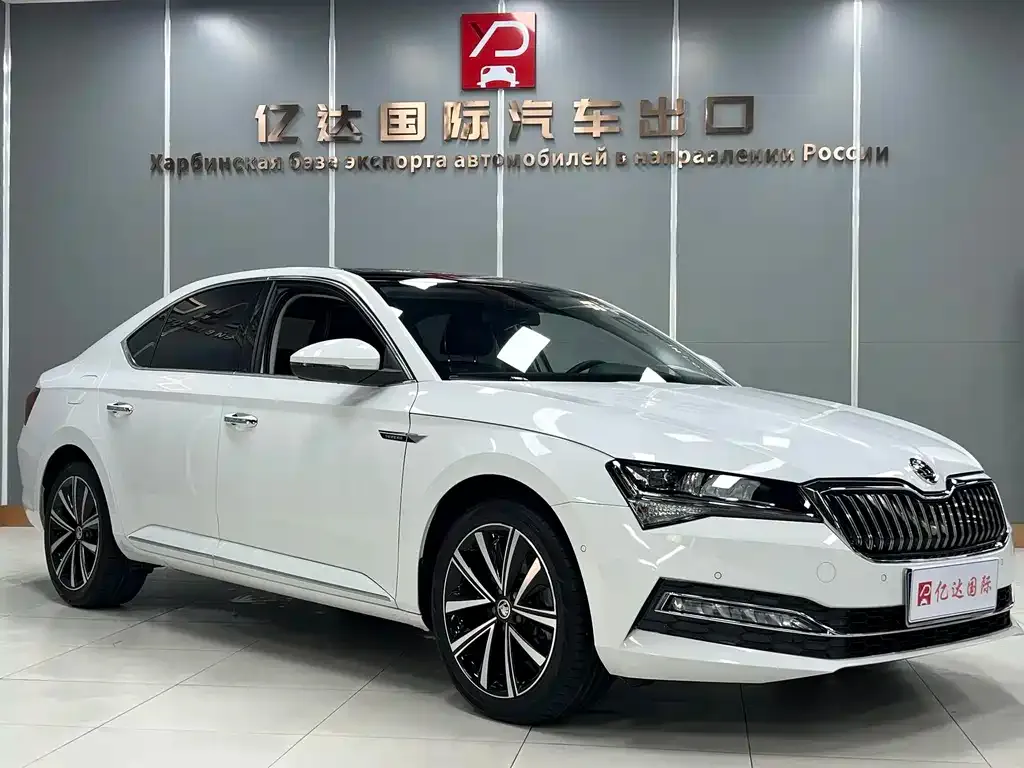 Skoda Superb — фото 9