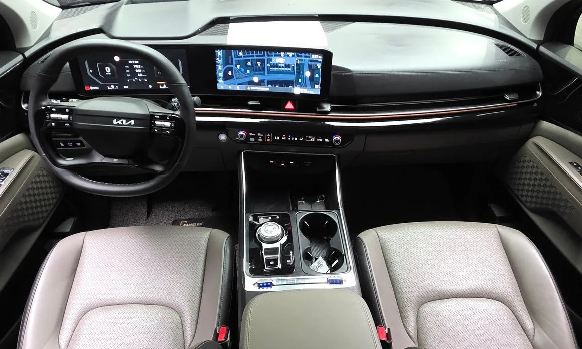 Kia Carnival — фото 10