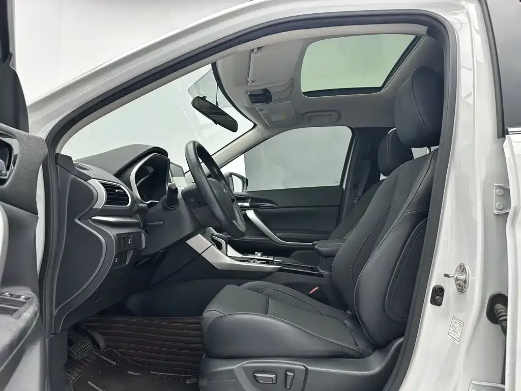 Mitsubishi Eclipse Cross — фото 8