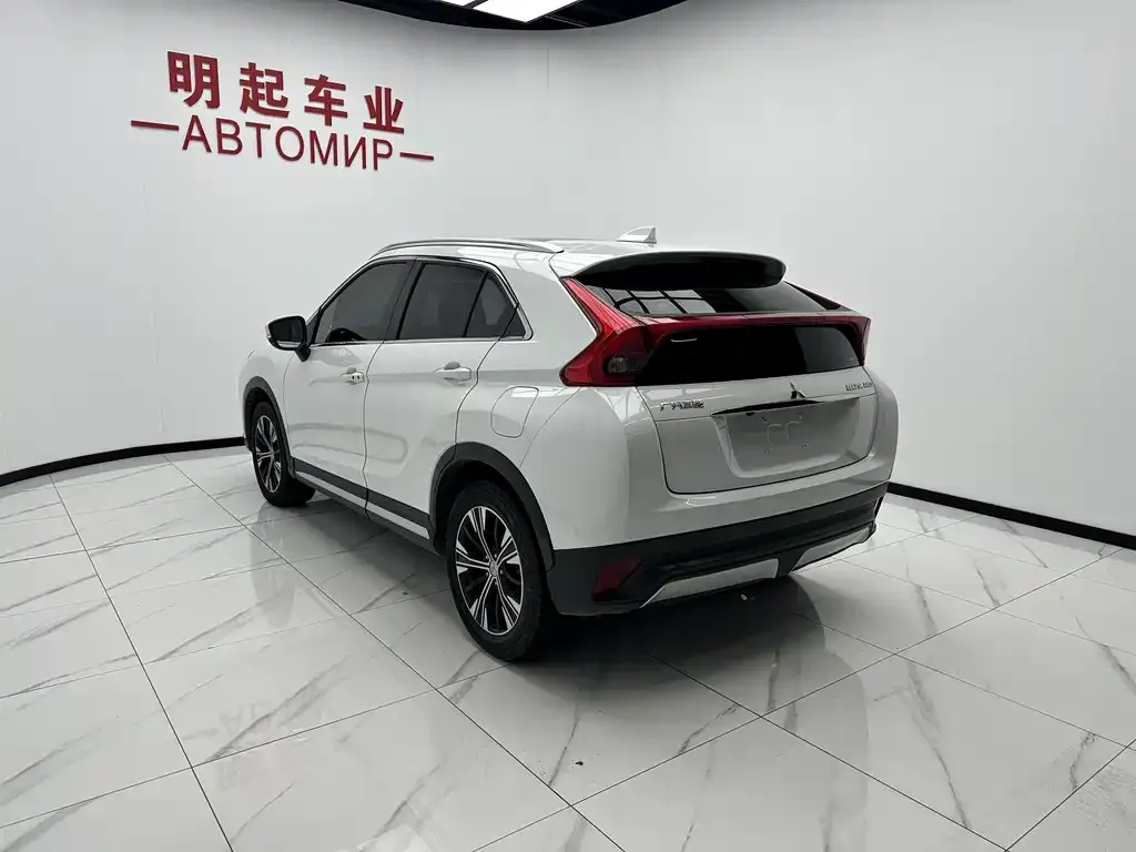 Mitsubishi Eclipse Cross — фото 9