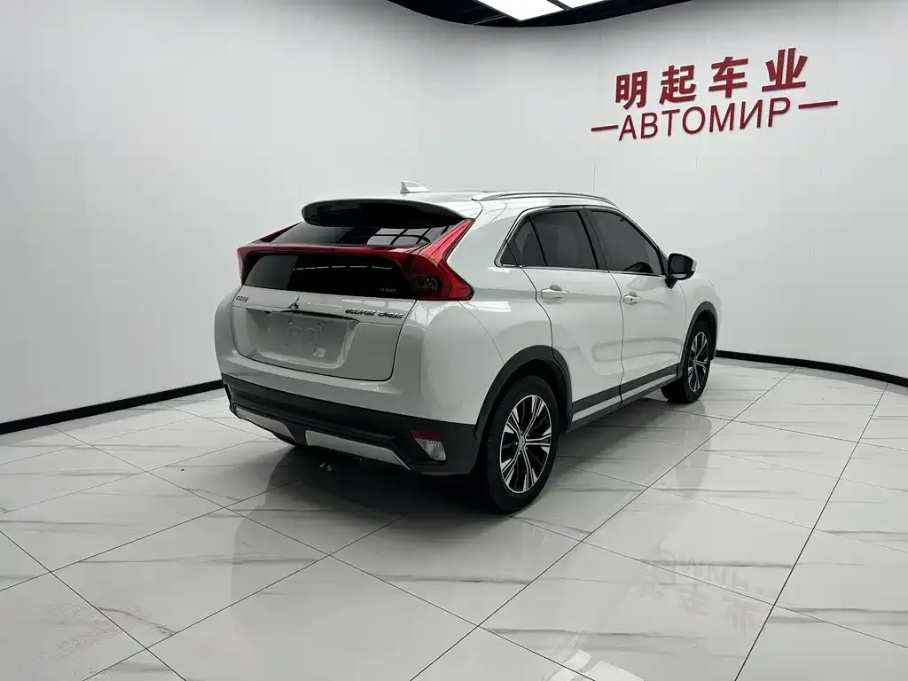 Mitsubishi Eclipse Cross — фото 10
