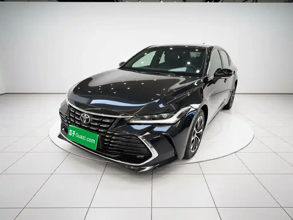 Toyota Avalon — фото 1