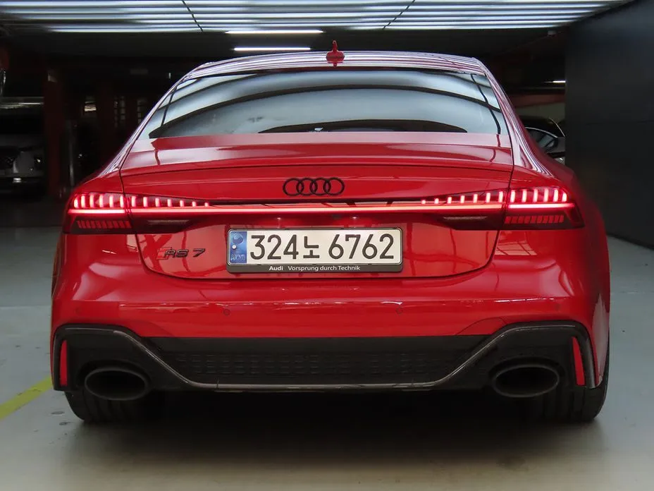 Audi RS7 — фото 7