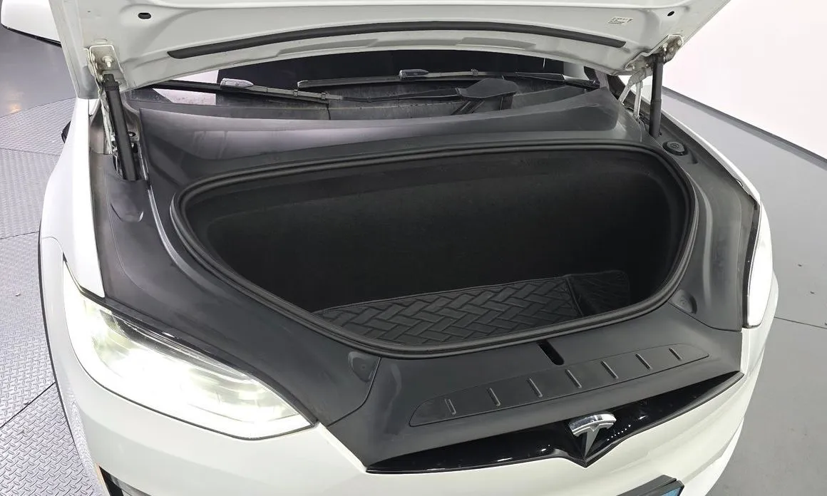 Tesla Model X — фото 9